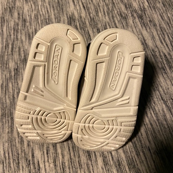 Kids nike shoes - Picture 2 of 2